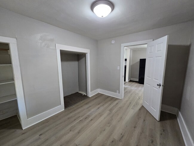 Building Photo - 518 Kern St