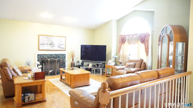 Building Photo - 256 Brewster Rd