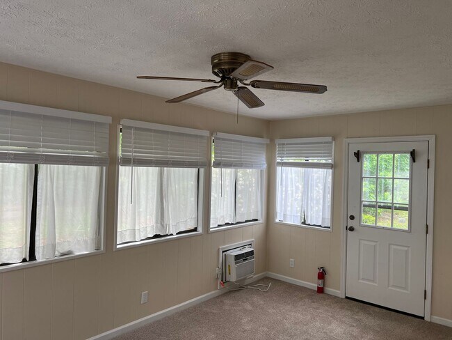 Building Photo - Age 55+ Community - Pet-friendly, Two Bedroom Home with Carolina Room in Murrells Inlet! Availabl...