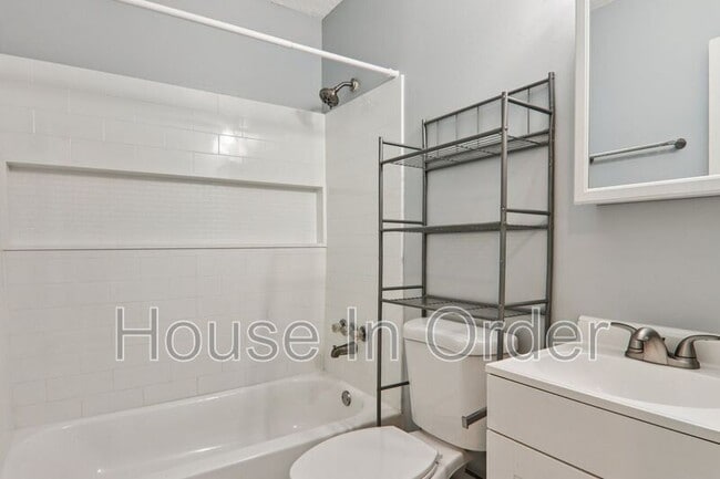 Building Photo - 325 Comet Dr