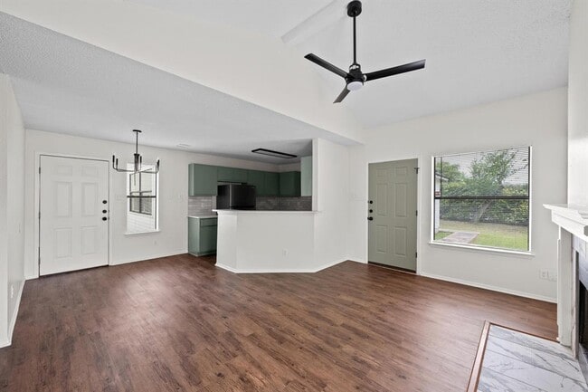 Building Photo - 2907 W Slaughter Ln