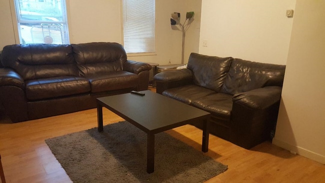 Livingroom - 220 Pleasant St