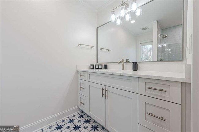 Building Photo - 4562 Columns Dr SE