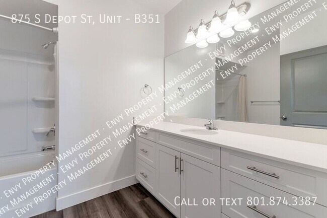 Building Photo - 875 S Depot St