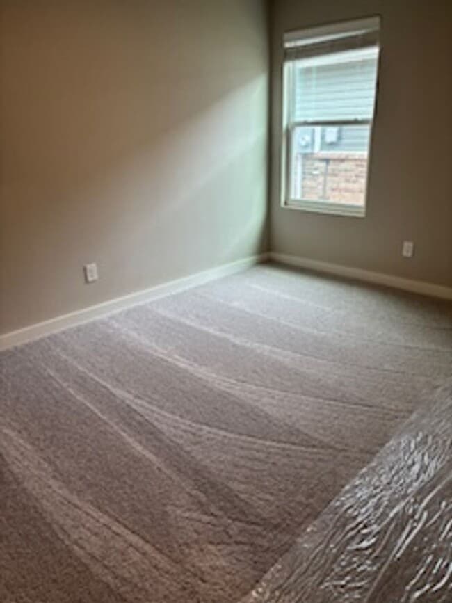 Building Photo - 2200 SE 90th St