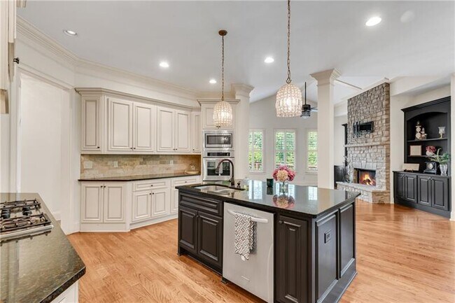 Building Photo - 5861 Yoshino Cherry Ln NE