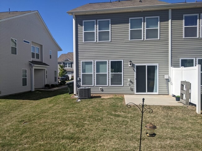 Building Photo - 25 Planters Pl