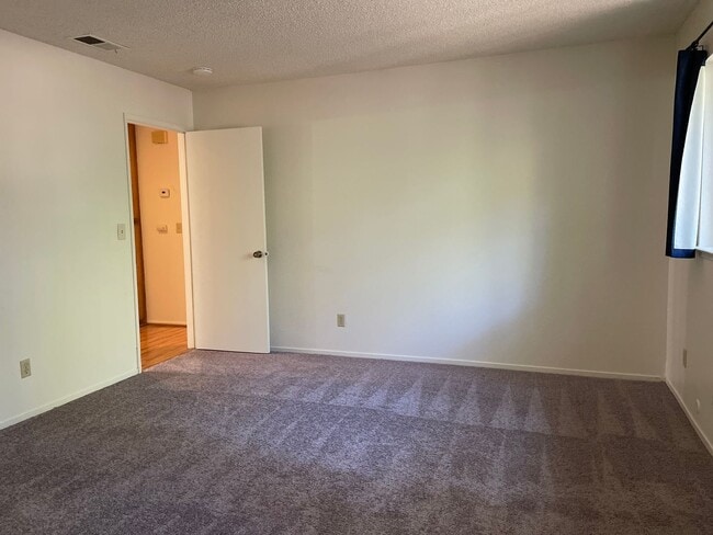 Building Photo - 4830 Suncrest Way