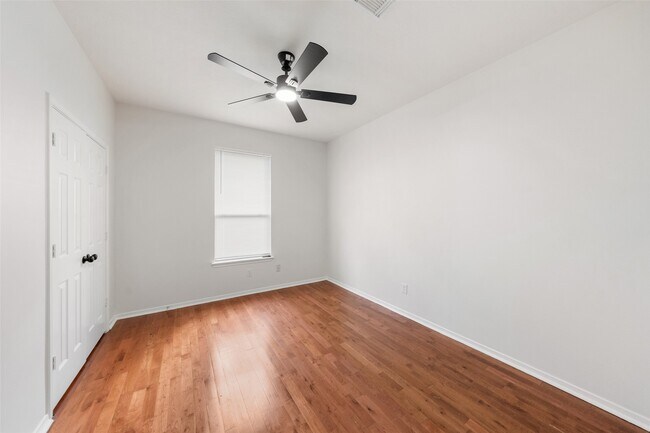 Building Photo - 923 Shirefield Ln