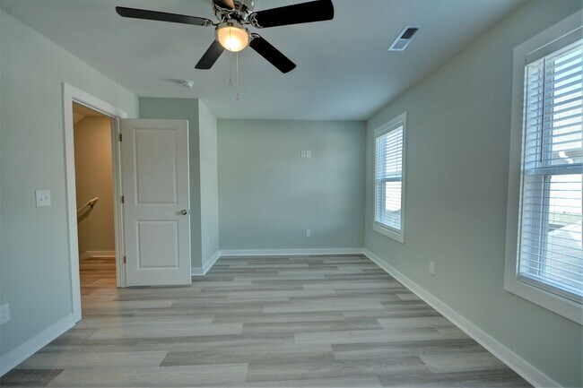 Building Photo - Sneads Ferry, Beachside Village Townhome! ...