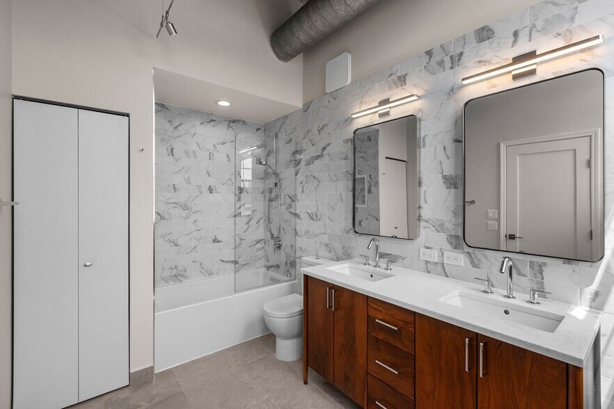 Building Photo - 17 N Loomis St