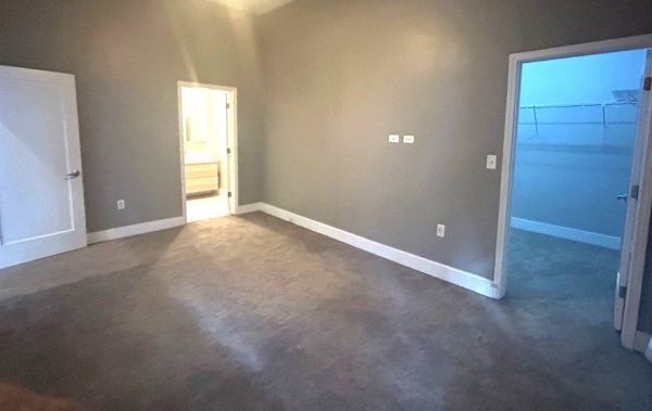 Building Photo - Urban condo close to downtown