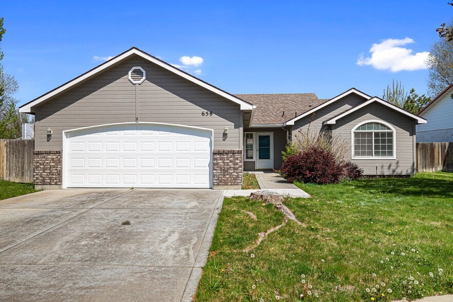 Building Photo - 658 N Katie Way