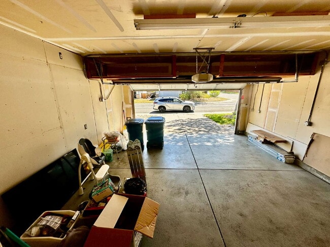Building Photo - "Charming Centennial Retreat: Spacious 3-Bedroom Home with 2.5 Baths!