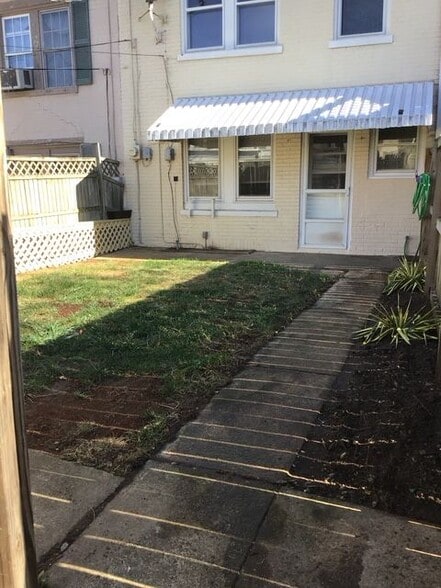 Building Photo - 650 N Mary St