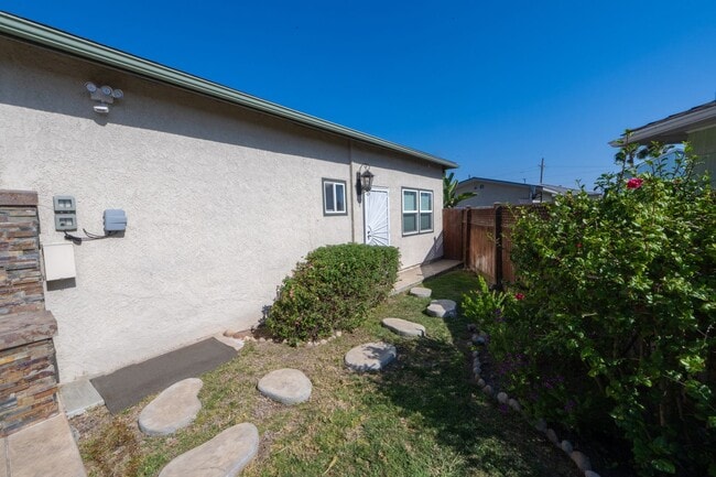 Building Photo - 3BR/2BA home with bonus room & additional ...