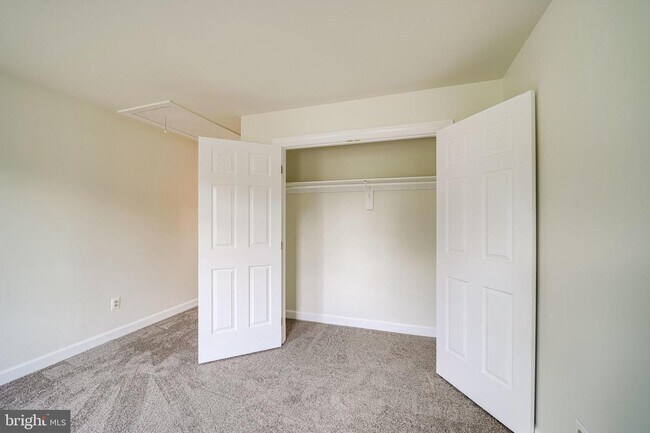 Building Photo - 6207 Woodland Lake Dr