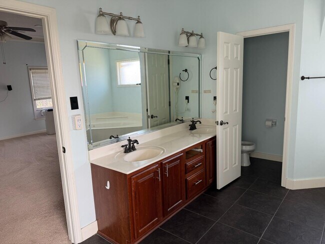 Building Photo - 10521 Red Stone Dr