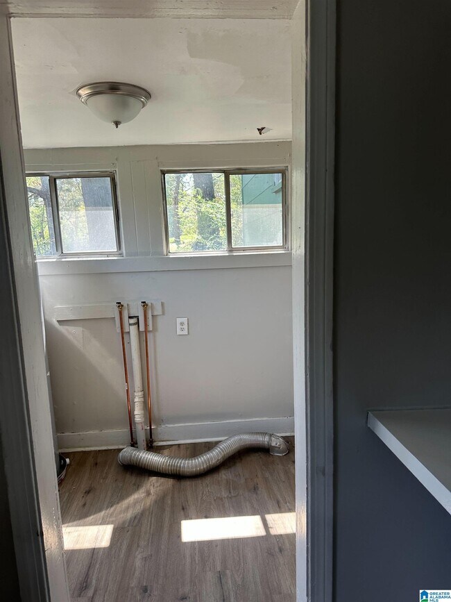 Building Photo - 1143 41st St