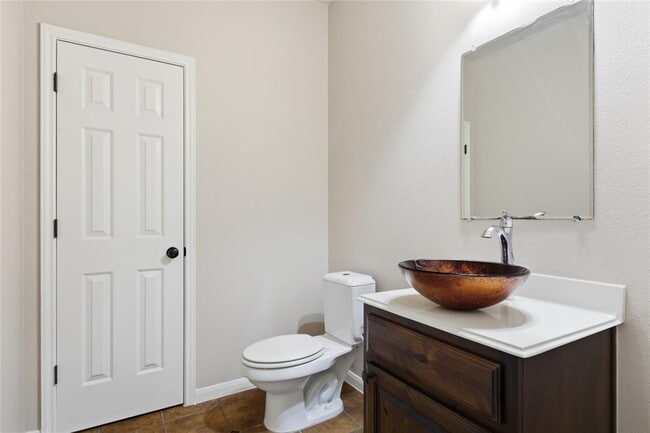 Building Photo - 216 Great Cir Cove