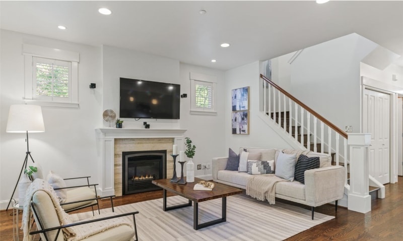 Building Photo - 1340 Bellevue Way SE