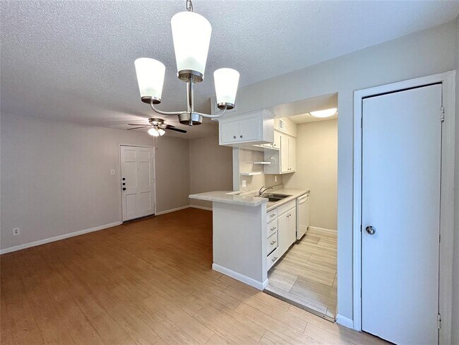 Building Photo - 3902 Mandell St