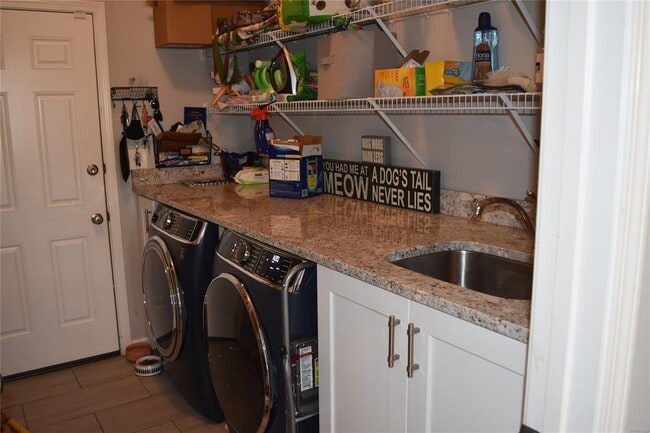 Building Photo - 9153 Autumnbrooke Way