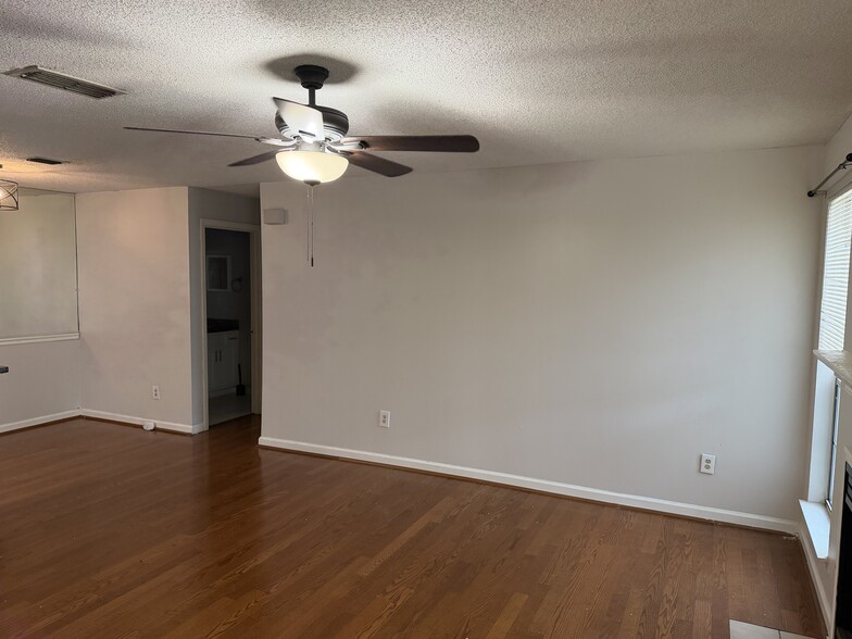 Building Photo - 319 Granville Ct