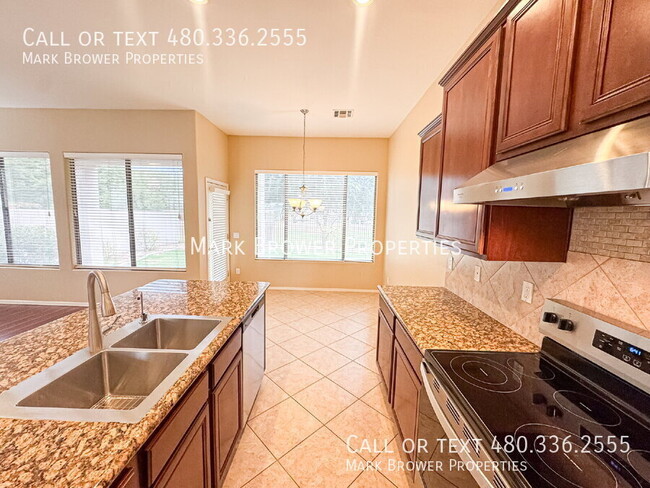 Building Photo - 1861 E Indigo Dr