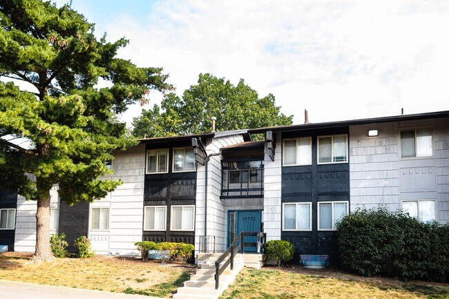 Building Photo - The Oasis