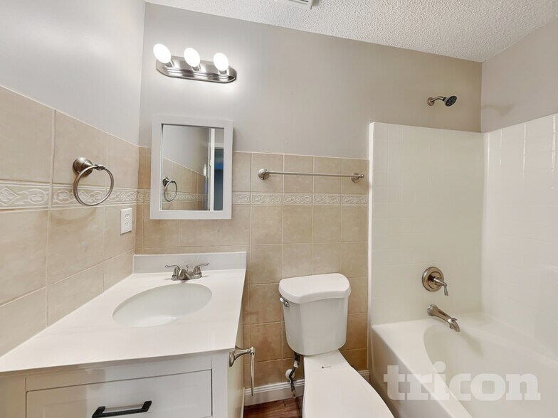 Building Photo - 2668 Captains Watch Rd NE