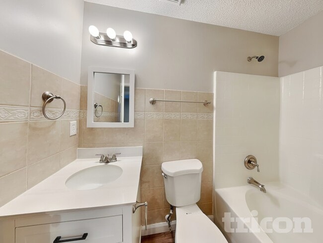 Building Photo - 2668 Captains Watch Rd NE