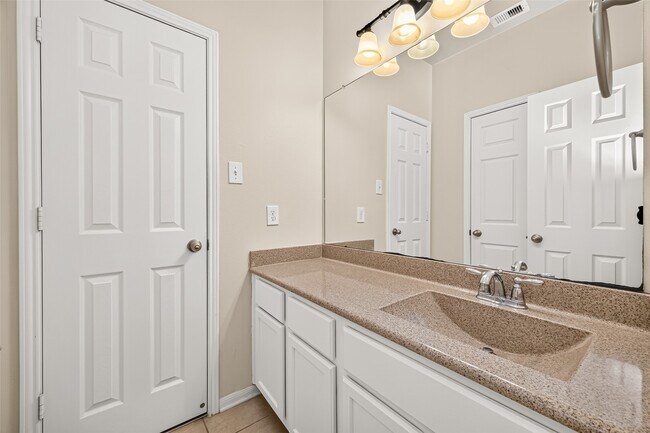 Building Photo - 6847 Tammany Manor Ln