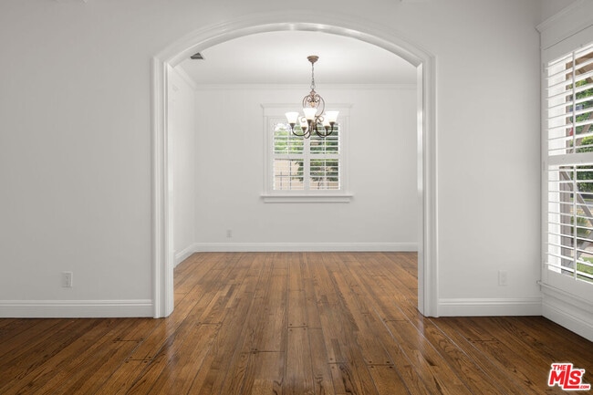 Building Photo - 4900 Ethel Ave