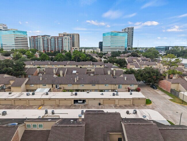 Building Photo - 925 Memorial Village Dr