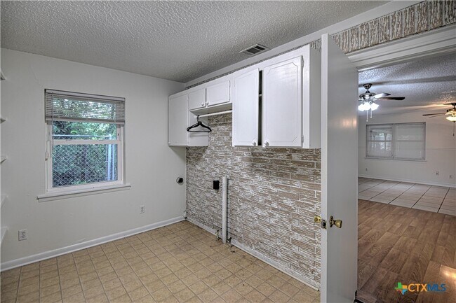 Building Photo - 7310 Nolan Bluff Rd