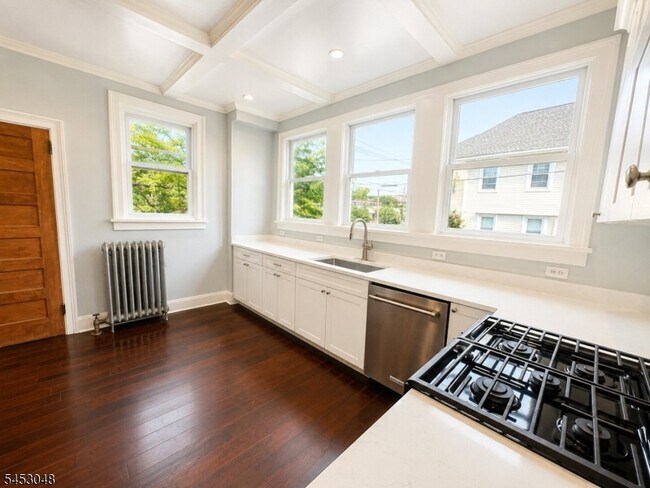 Building Photo - 2 Cloverhill Pl