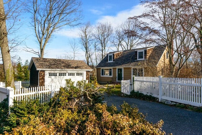 Primary Photo - 20 Grove Pl