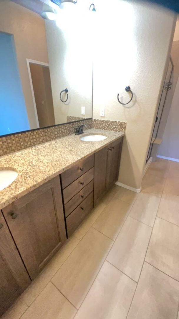 Building Photo - Don't miss the opportunity to make this wonderful house your next home.