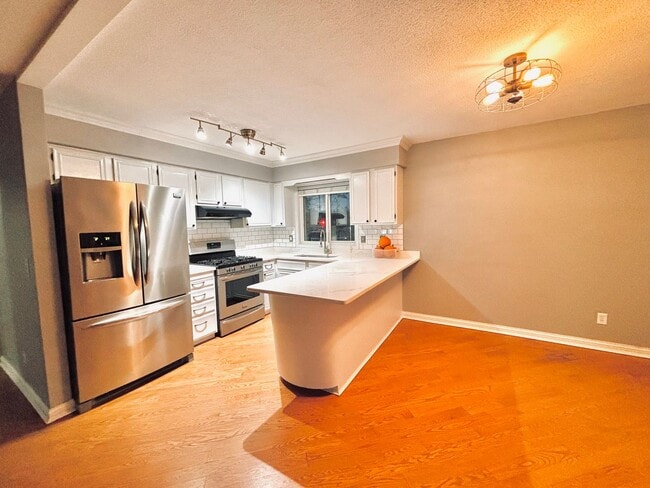 Building Photo - Hidden Gem!  4bed 2bath Single Family Home...