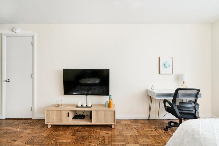 Building Photo - 500 E 62nd St