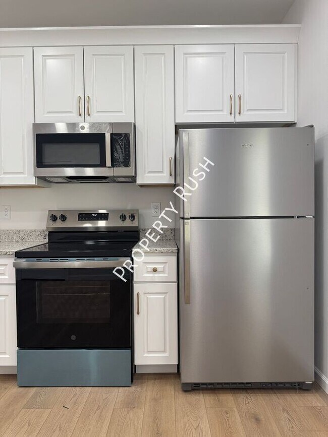 Building Photo - 1852 Wilberforce St