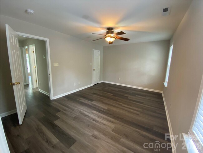 Building Photo - 10310 McGoogan Ln