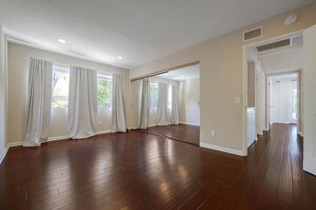 Building Photo - 4041 Alonzo Ave