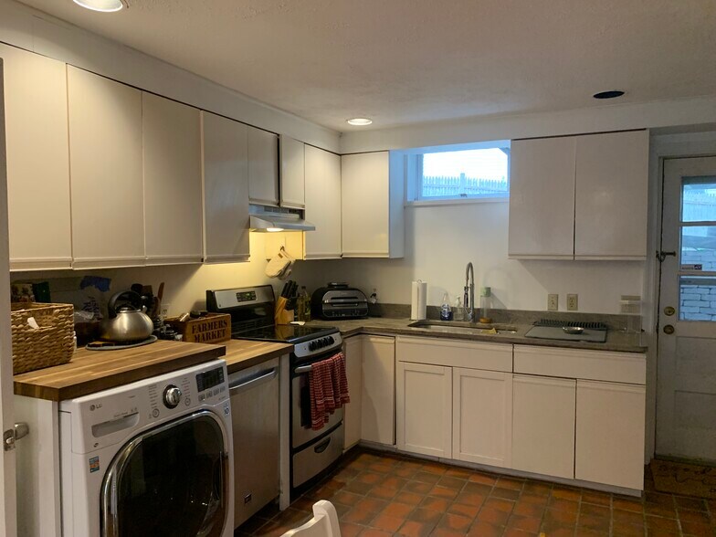 Building Photo - 11 Bridge St