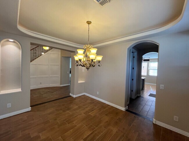 Building Photo - 5 Bedroom Home in the Montelena Neighborho...