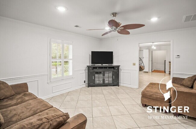 Building Photo - 7 Blue Heron Cir