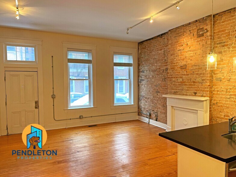 Building Photo - 514 E 12th St