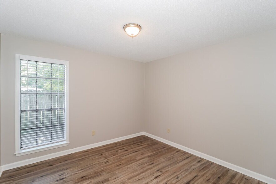 Building Photo - 2705 Van Leer Dr
