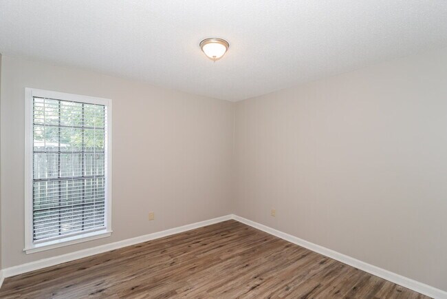 Building Photo - 2705 Van Leer Dr